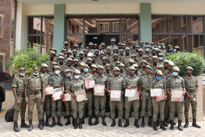 ALBUM PHOTOS DE LA CEREMONIE DE REMISE DE DIPLOMES AUX CONTROLEURS BISSAU-GUINEENS